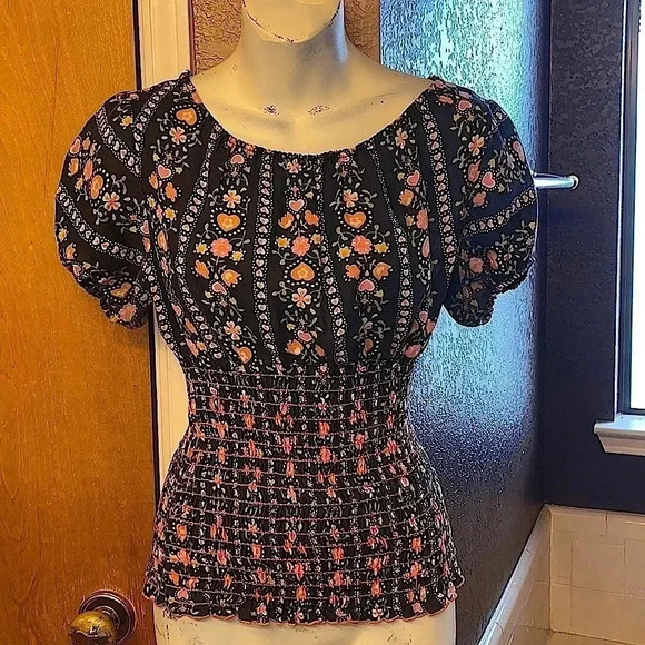 Love ❤️, Floral, Puffy Sleeved, Crop Top - Picture 1 of 4